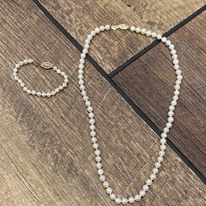 Elegant Pearl Necklace and Bracelet Set 14 k